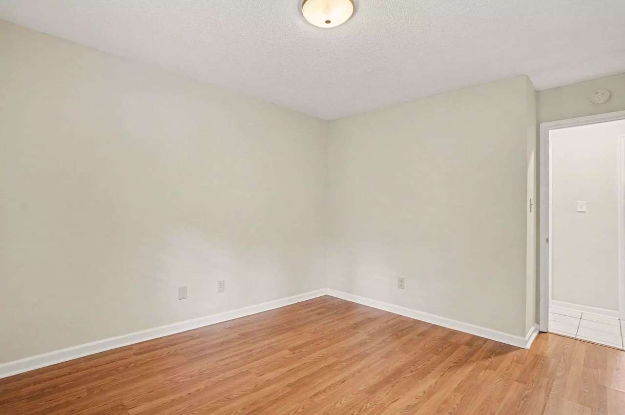 100 Hickory Dr, photo 35