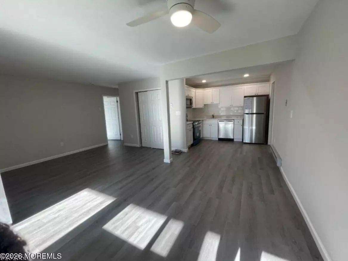 105 W Amberly Dr #G, photo 6