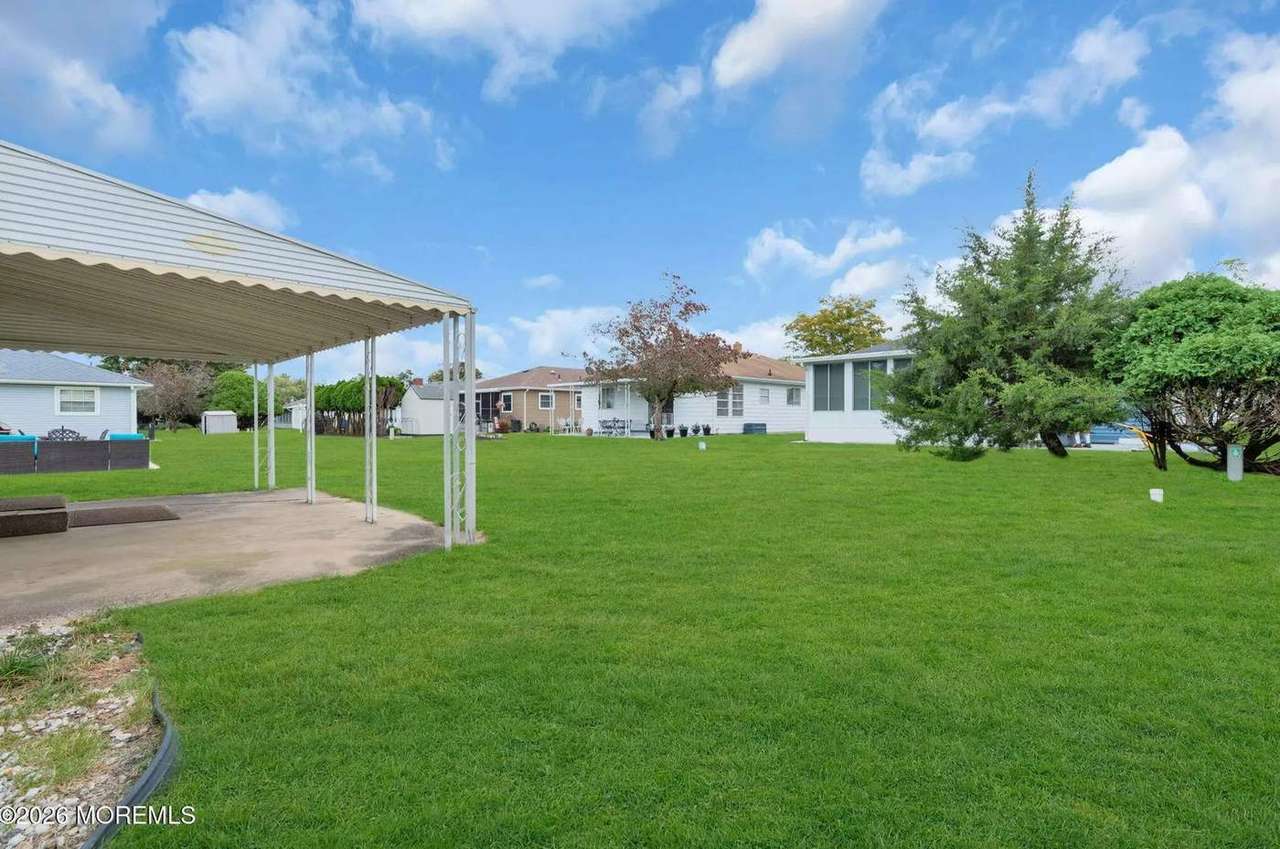 225 Fort De France Ave, photo 34