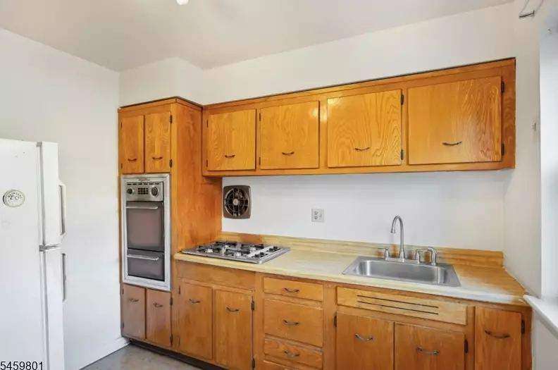300 Claremont Ave #D1, photo 6