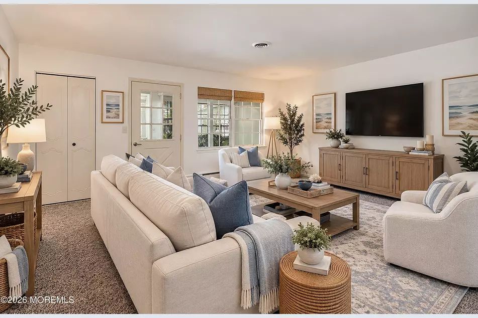 45D Edinburgh Ln, photo 2