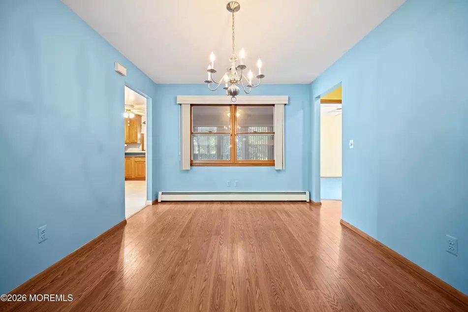 92 Castleton Dr, photo 2