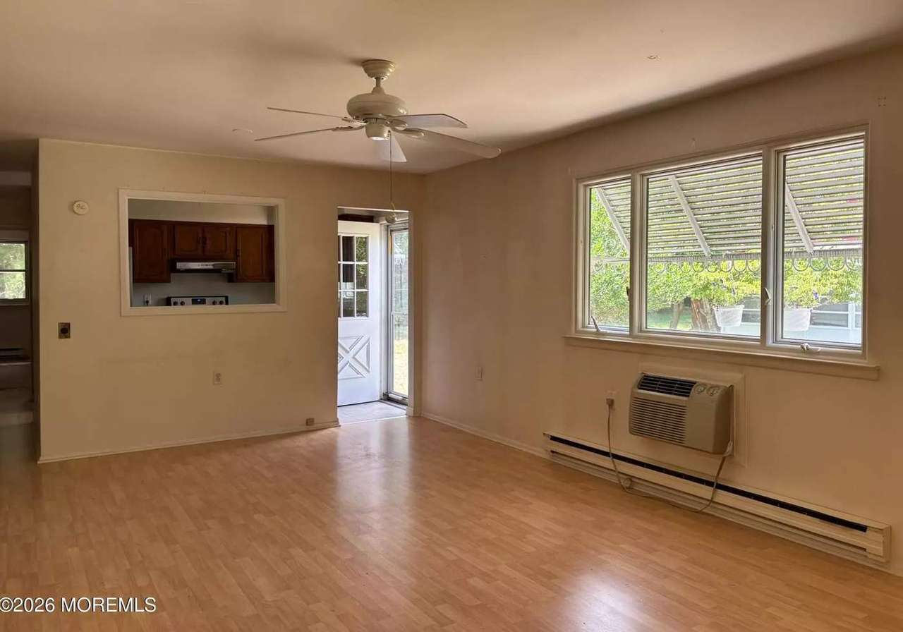 16 Milford Ave, photo 7