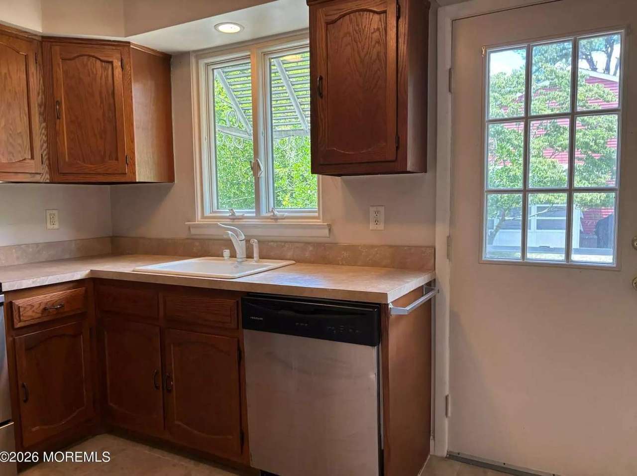 16 Milford Ave, photo 13