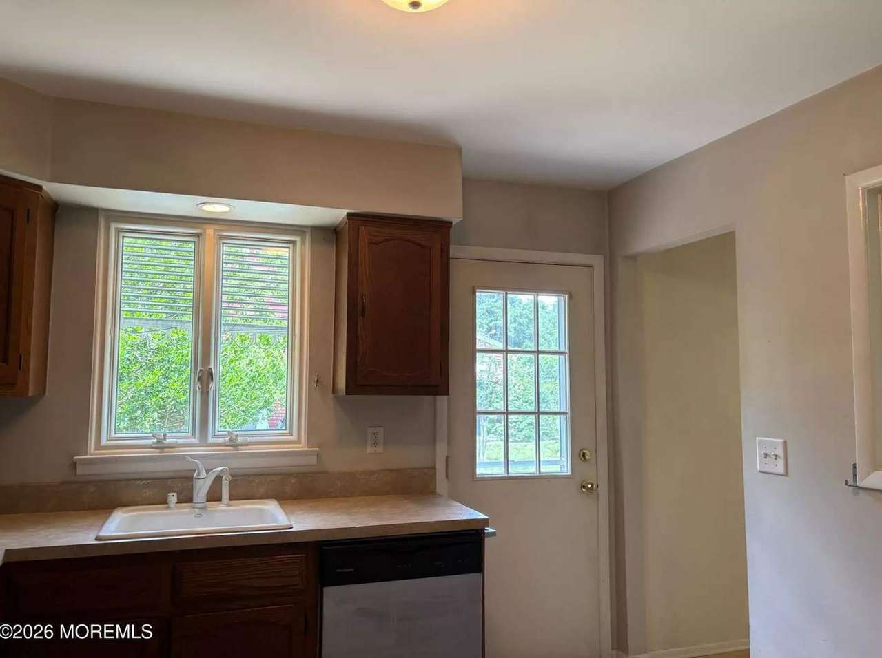 16 Milford Ave, photo 14