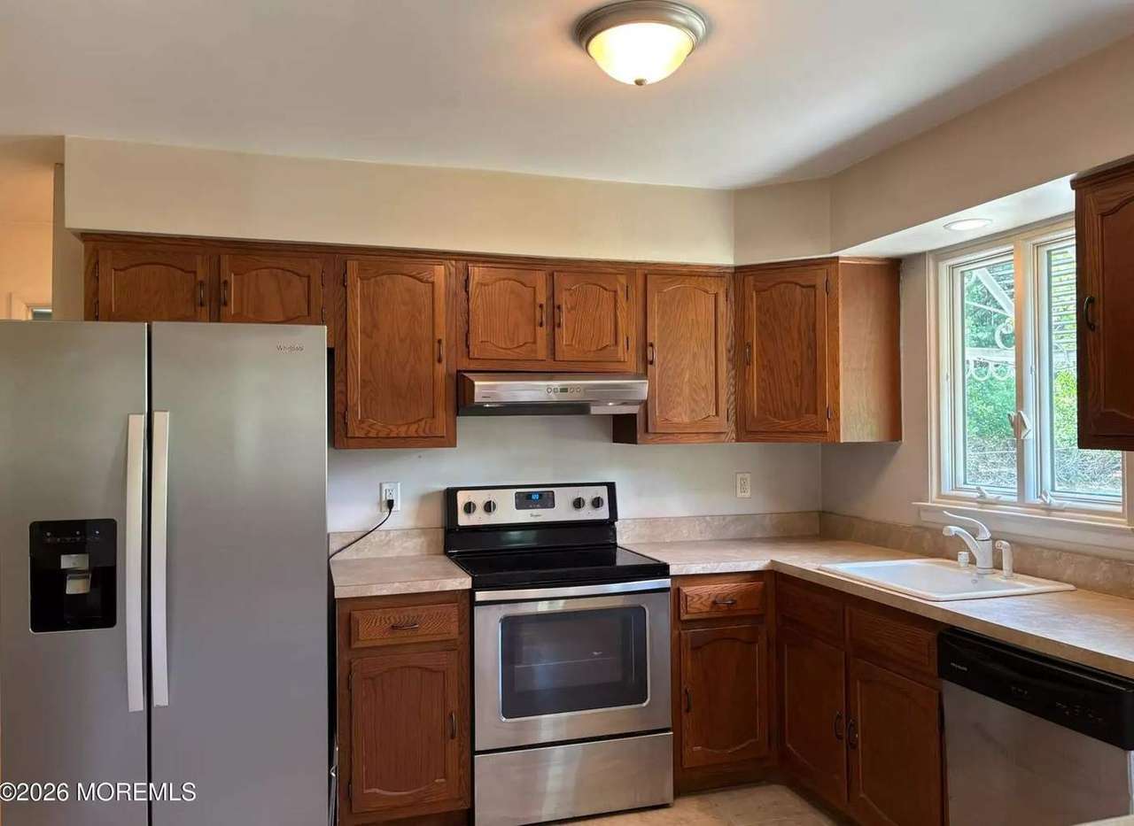 16 Milford Ave, photo 16