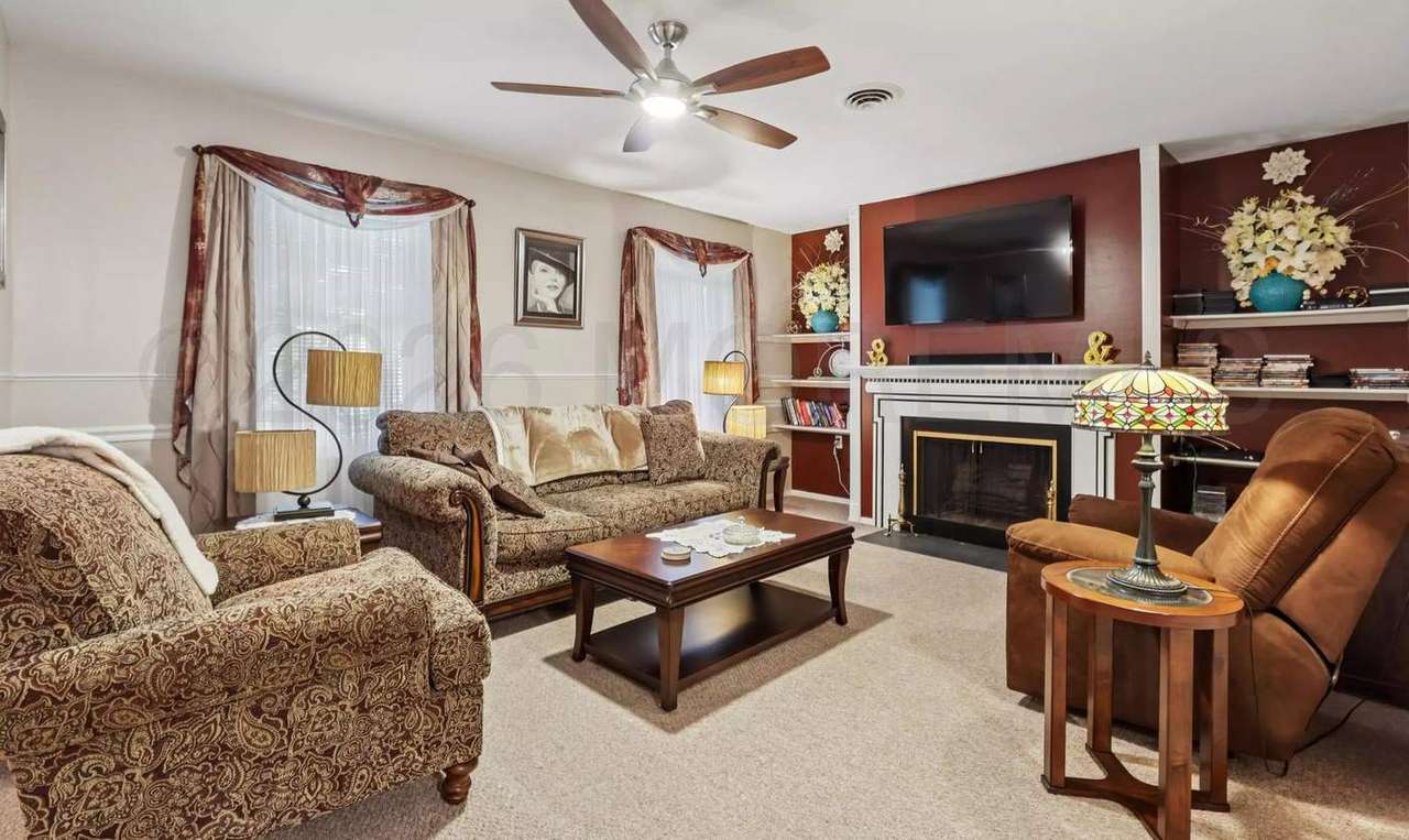 56 Milford Ave, photo 5