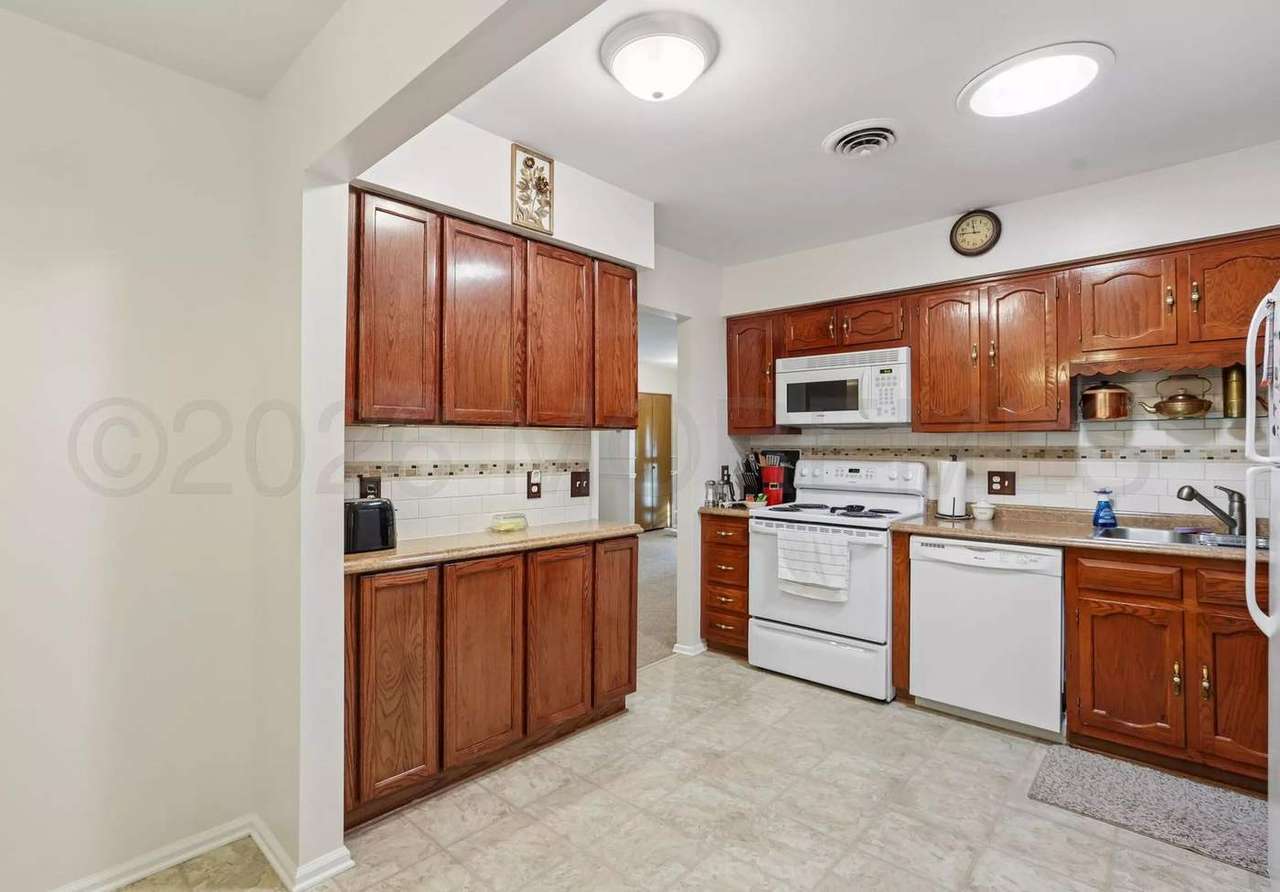 56 Milford Ave, photo 13