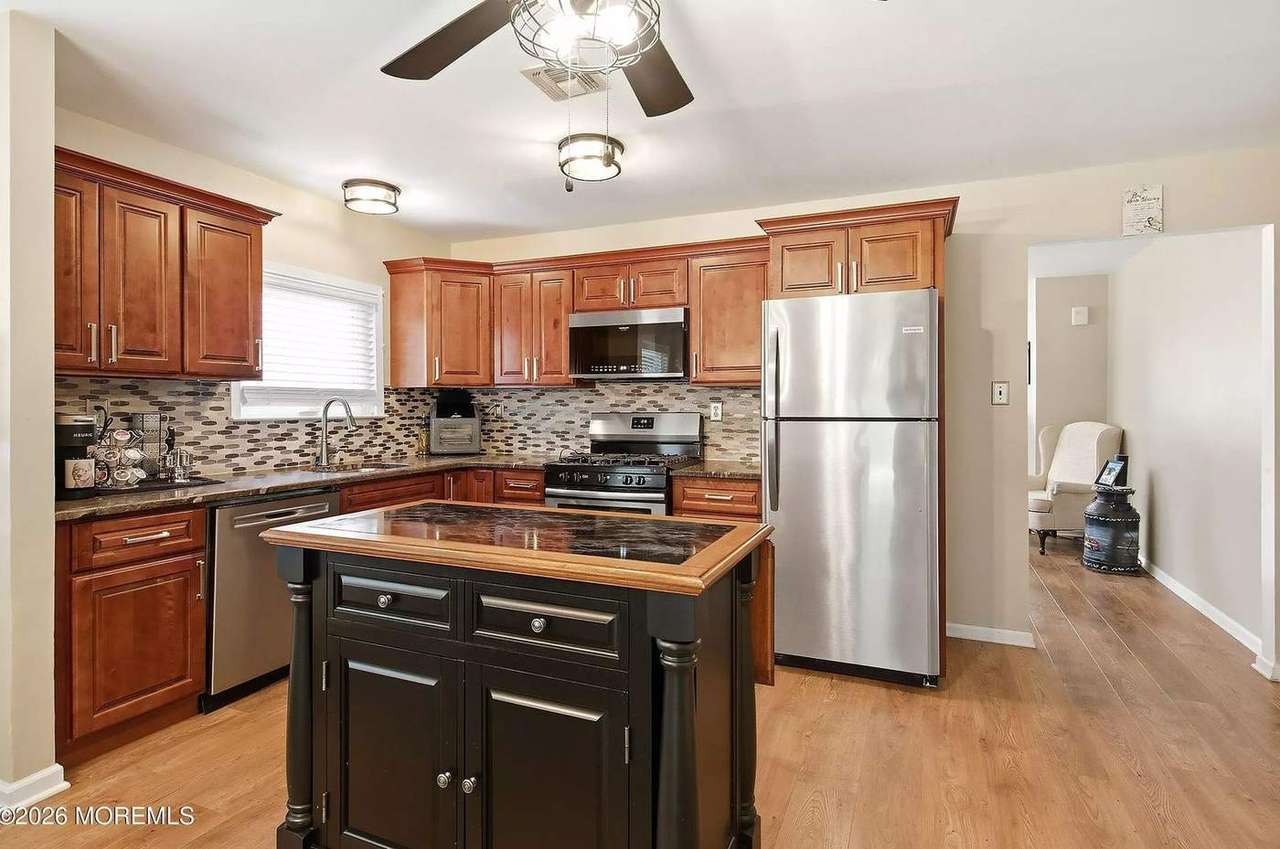 438 Jamaica Blvd, photo 15