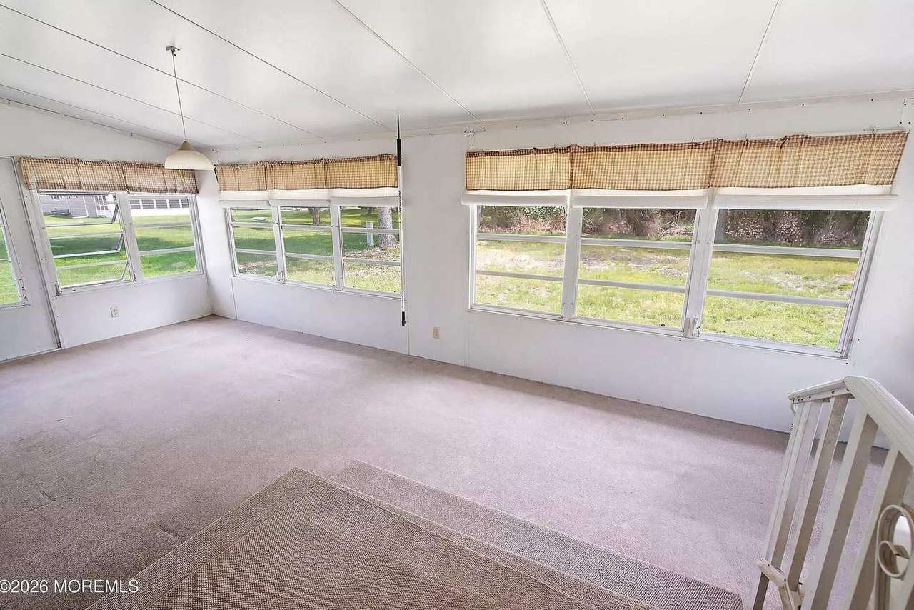 438 Jamaica Blvd, photo 20
