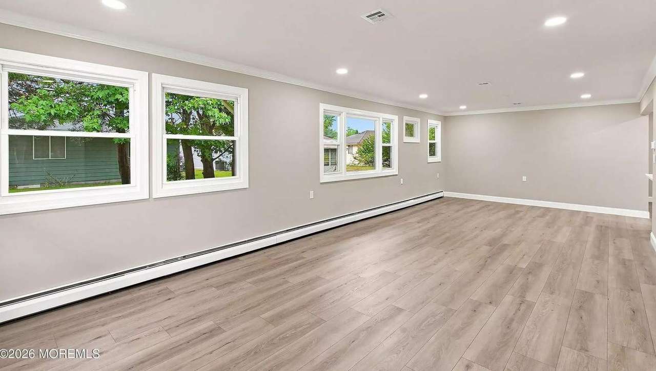 549 Jamaica Blvd, photo 5