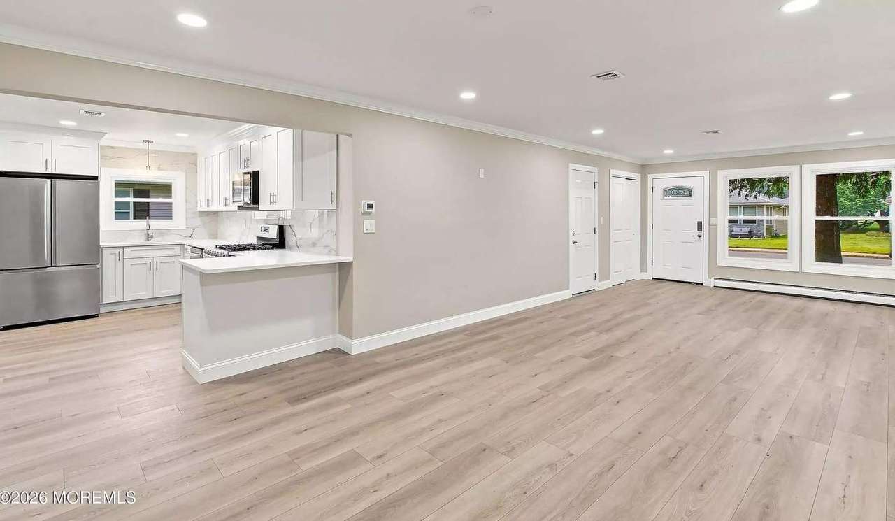 549 Jamaica Blvd, photo 7