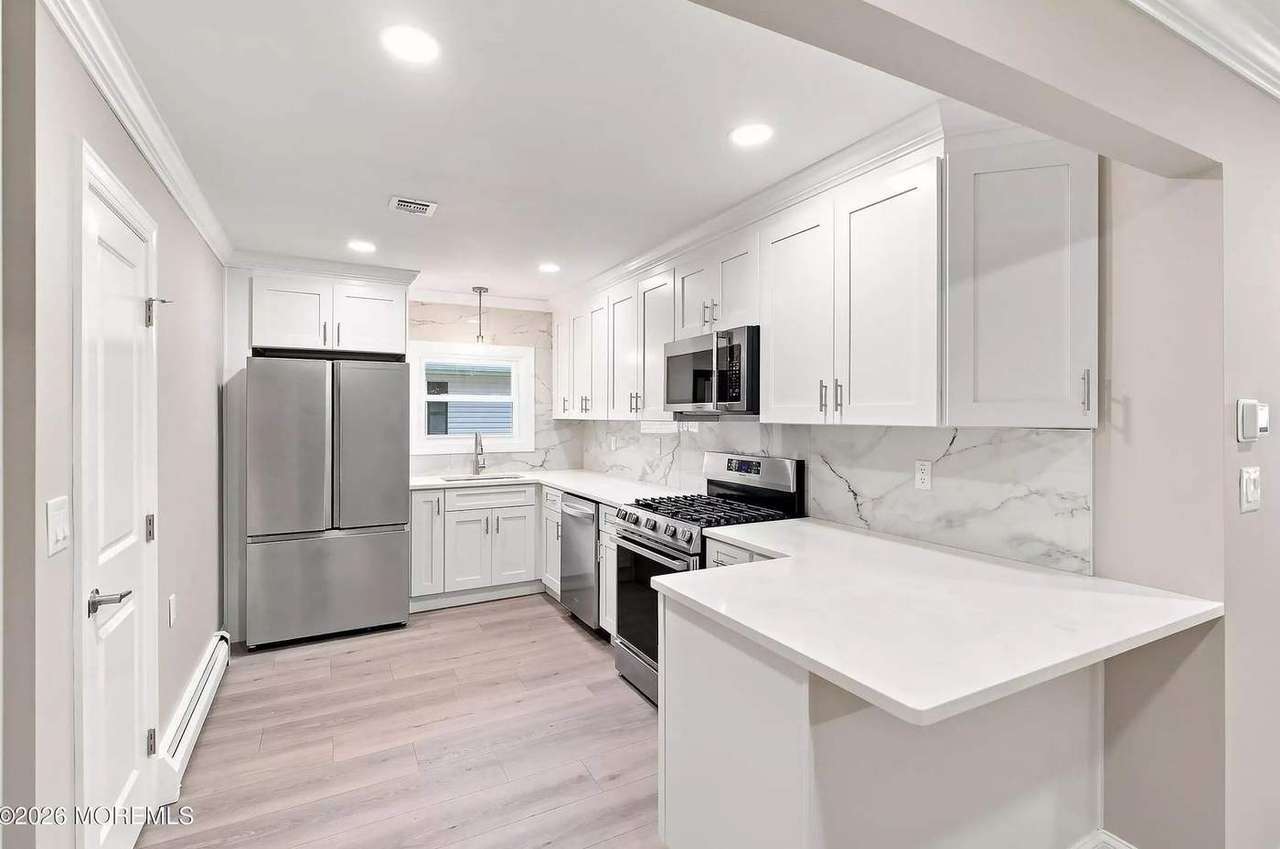 549 Jamaica Blvd, photo 8