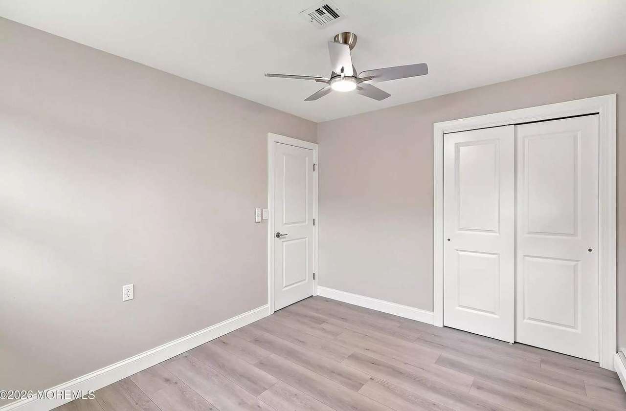 549 Jamaica Blvd, photo 11