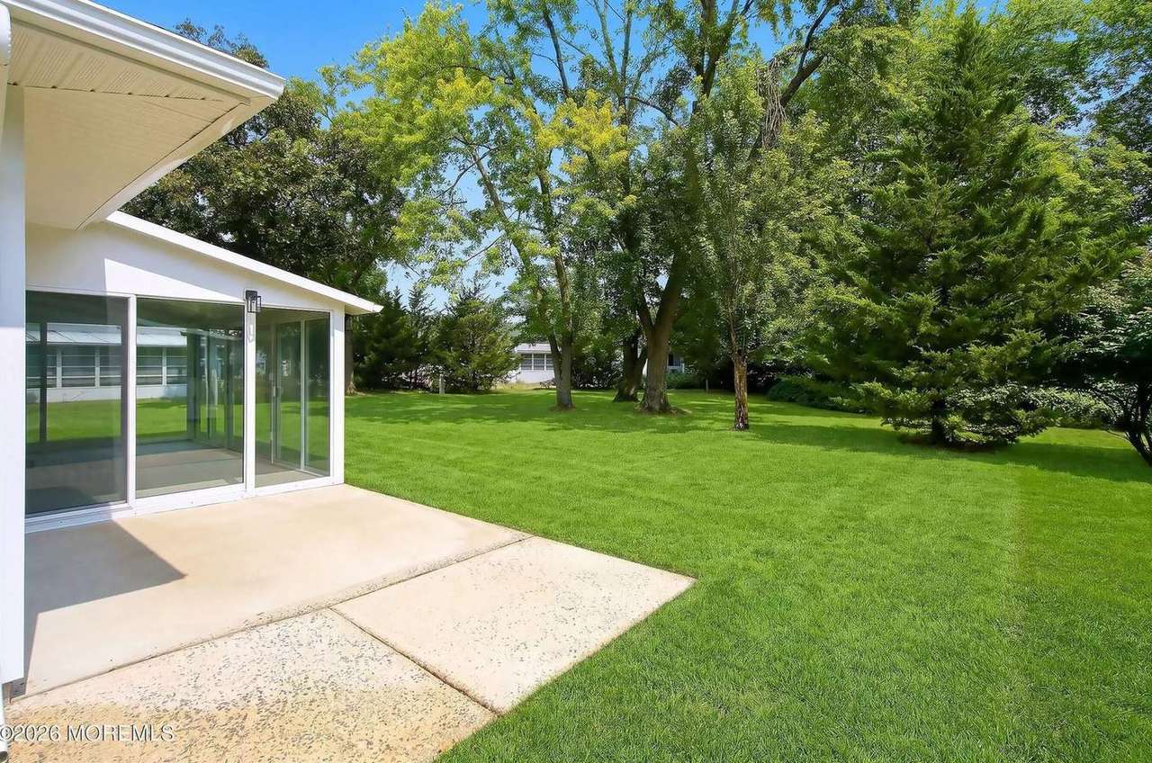549 Jamaica Blvd, photo 22