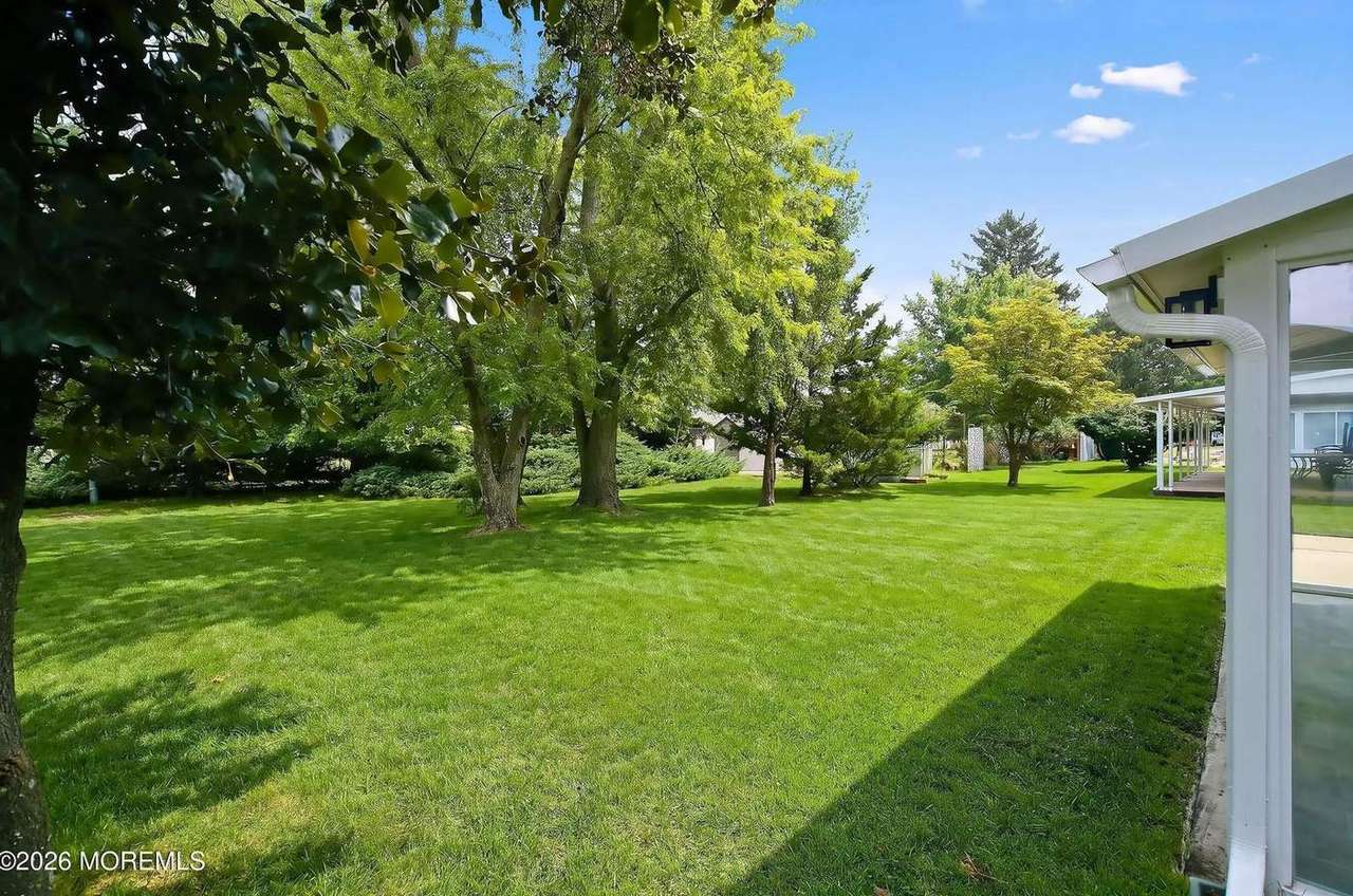 549 Jamaica Blvd, photo 25