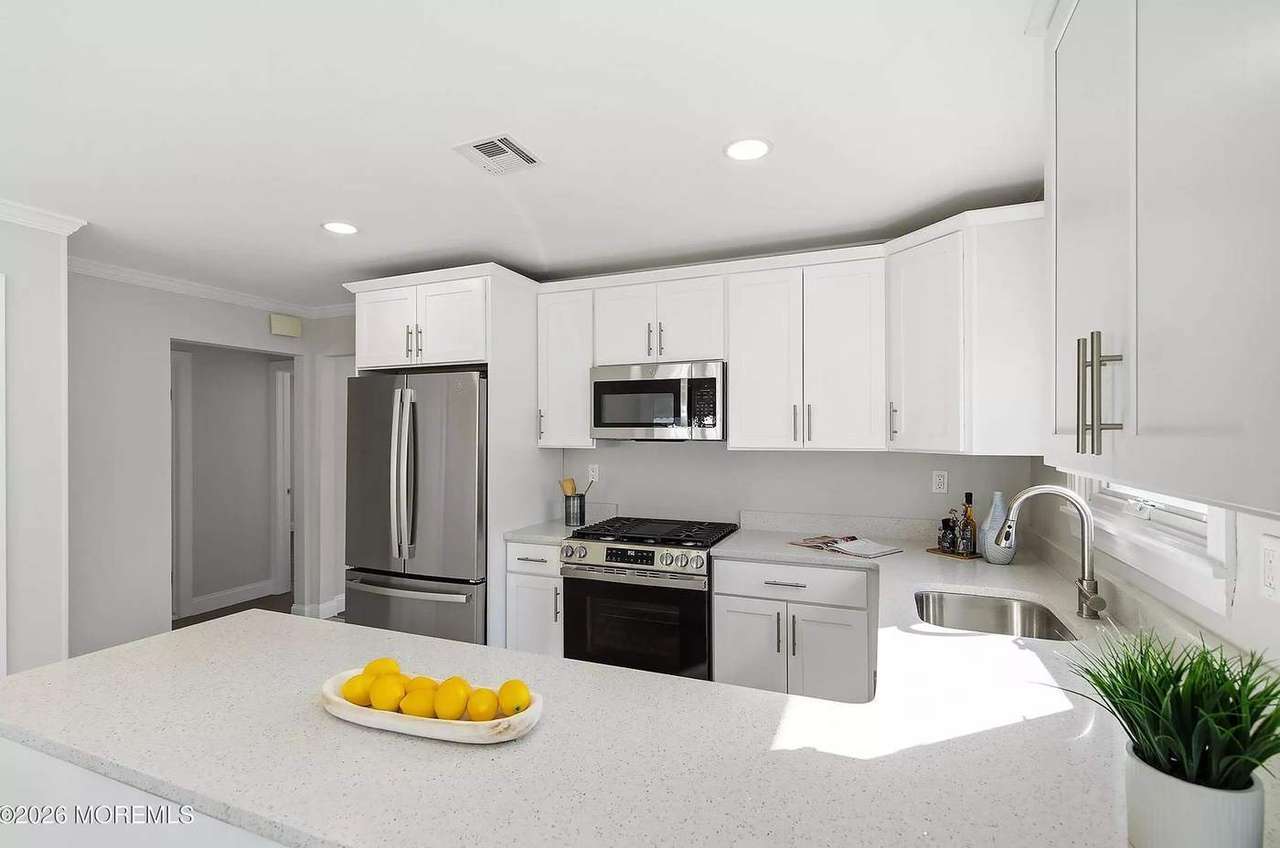 205 Bonaire Dr, photo 3