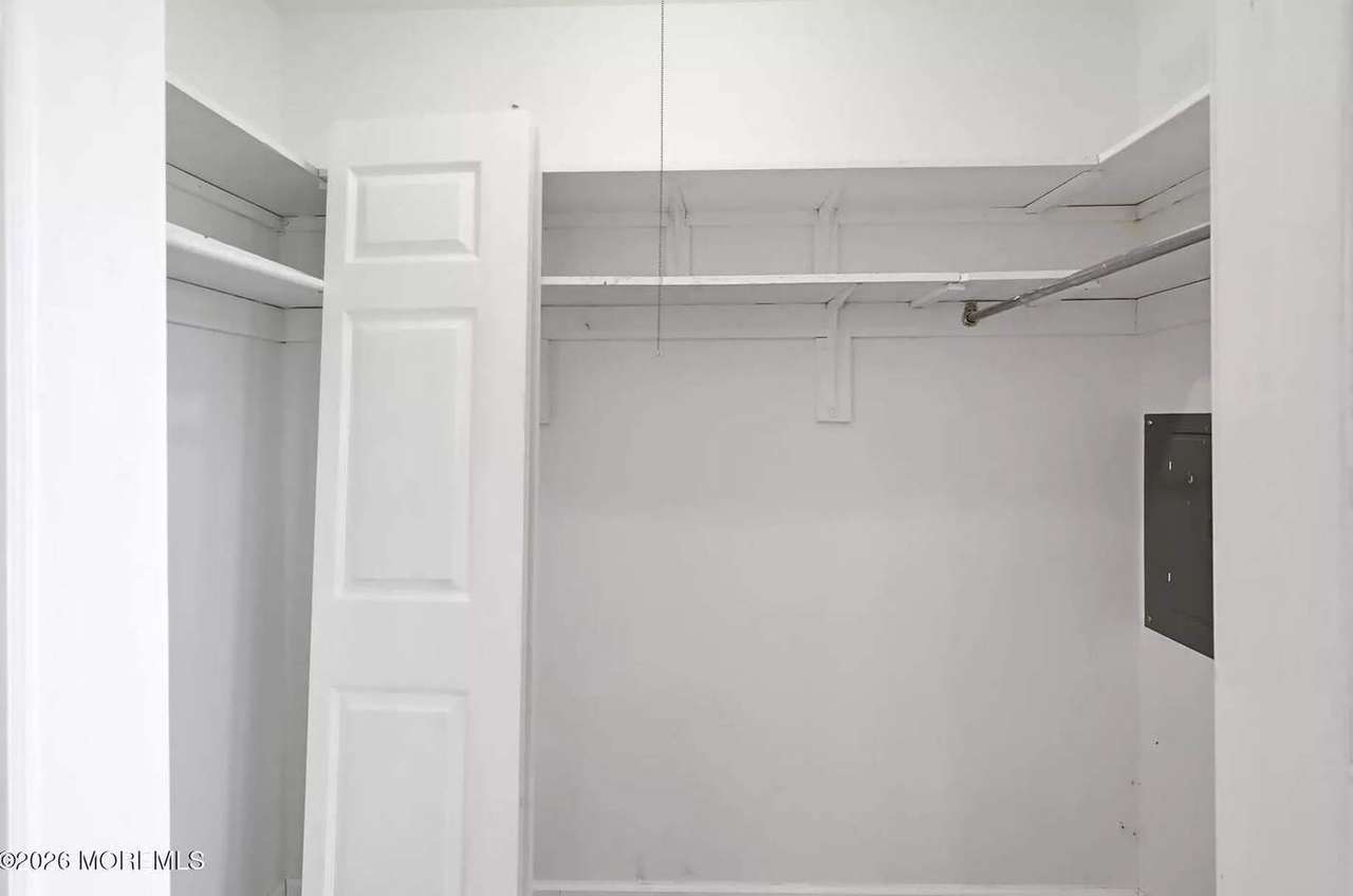 30 Parisian Dr, photo 10