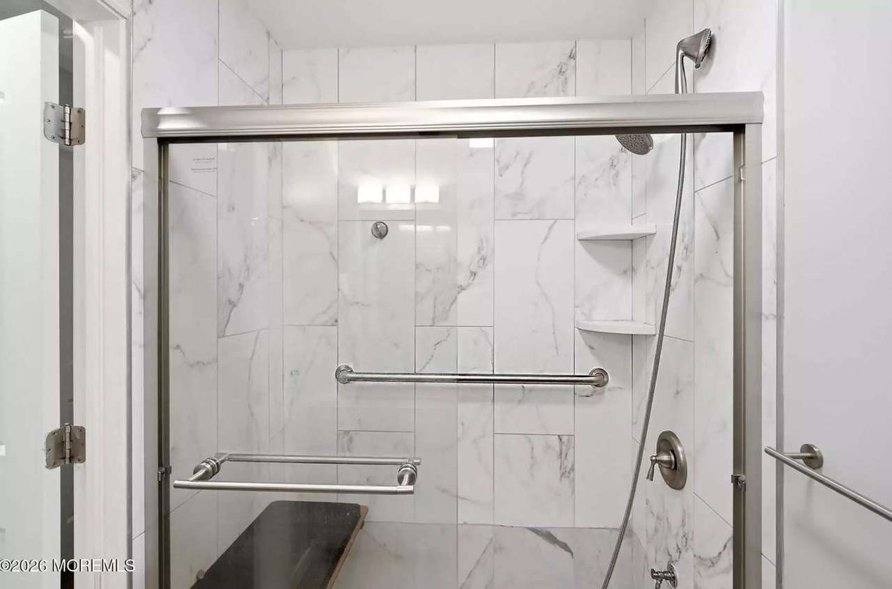 30 Parisian Dr, photo 15