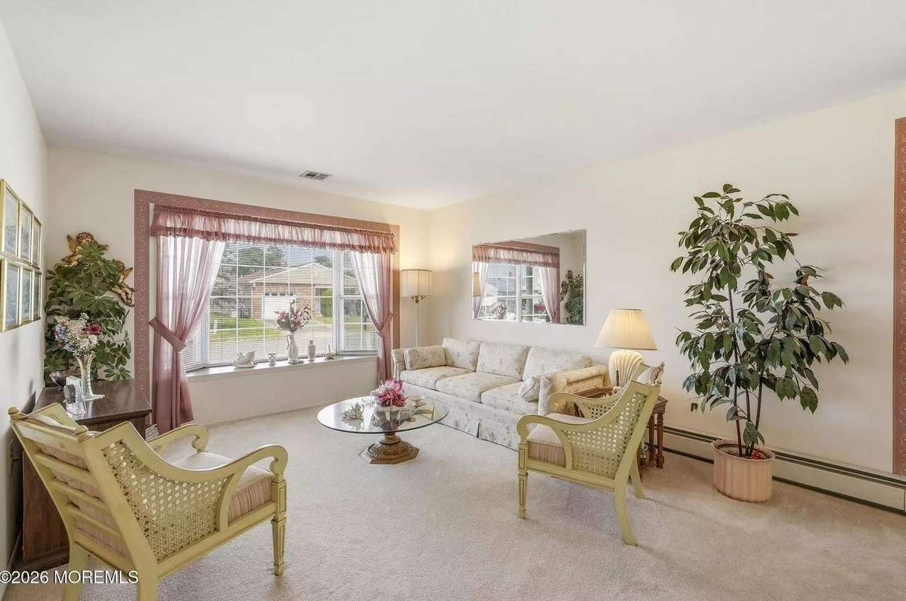 196 Pulaski Blvd, photo 12