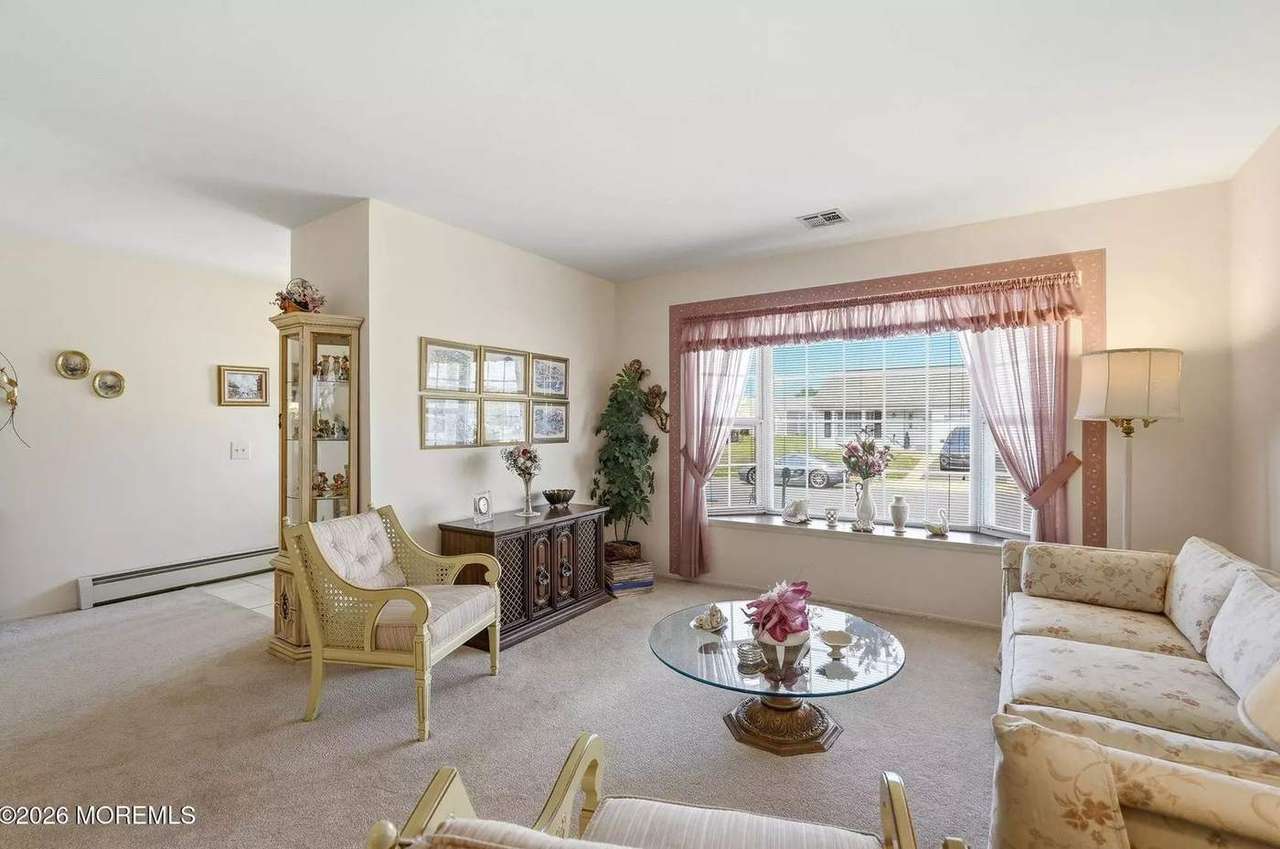 196 Pulaski Blvd, photo 14