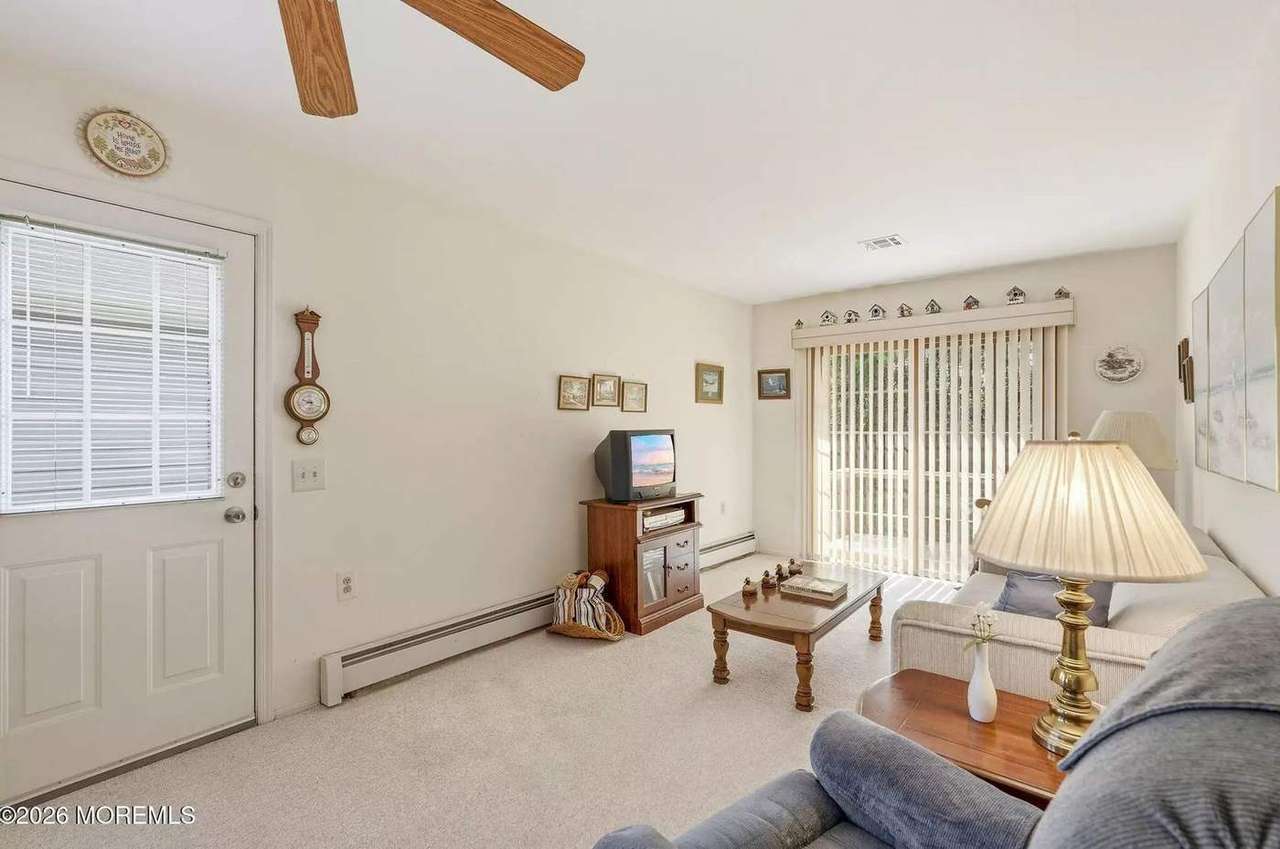 196 Pulaski Blvd, photo 20