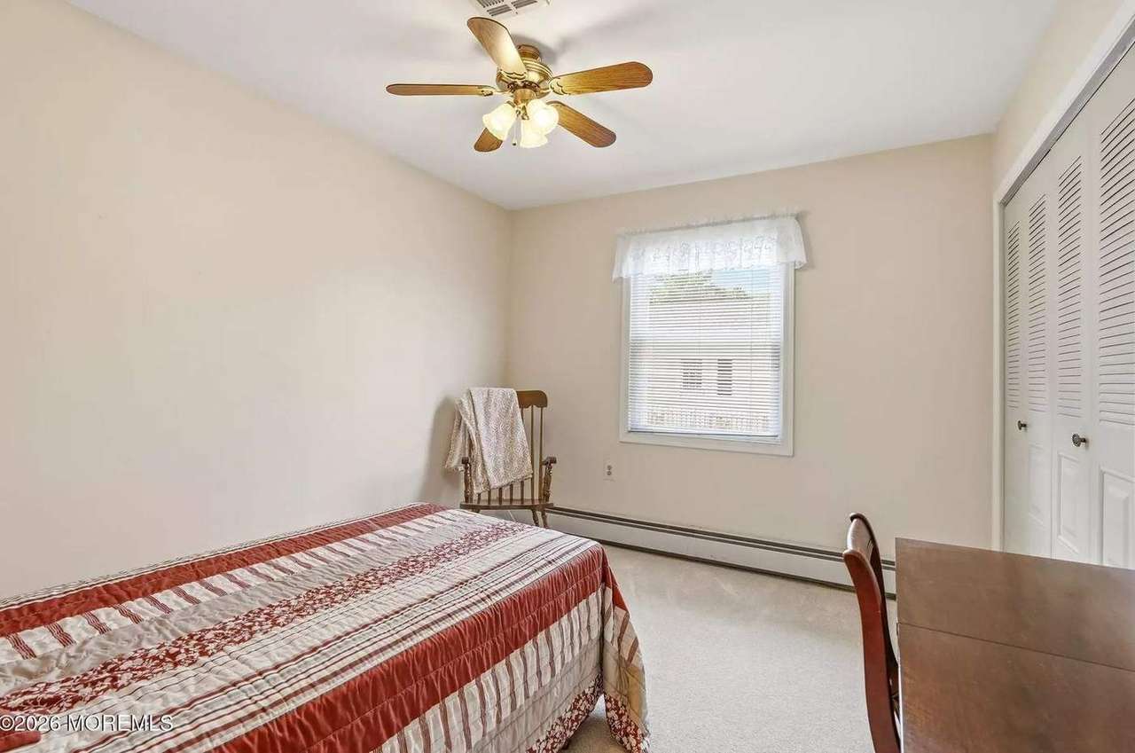 196 Pulaski Blvd, photo 24