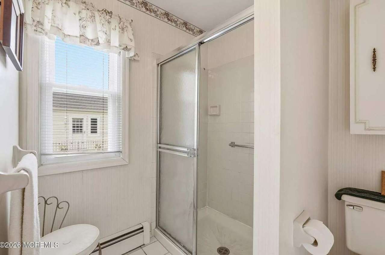 196 Pulaski Blvd, photo 30
