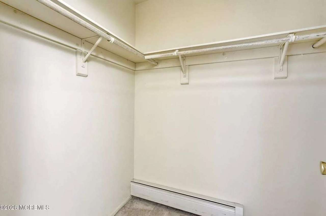 196 Pulaski Blvd, photo 31