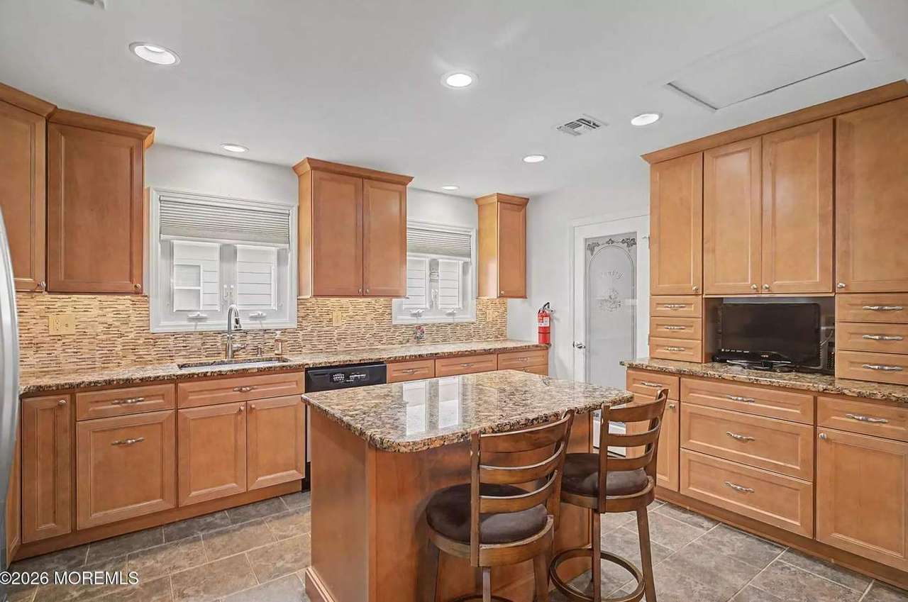 5 Pulaski Blvd, photo 11