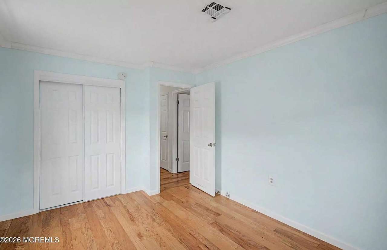 5 Pulaski Blvd, photo 27