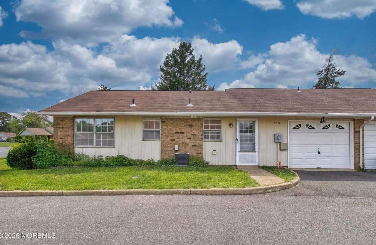 32D Yorkshire Ct, photo 3