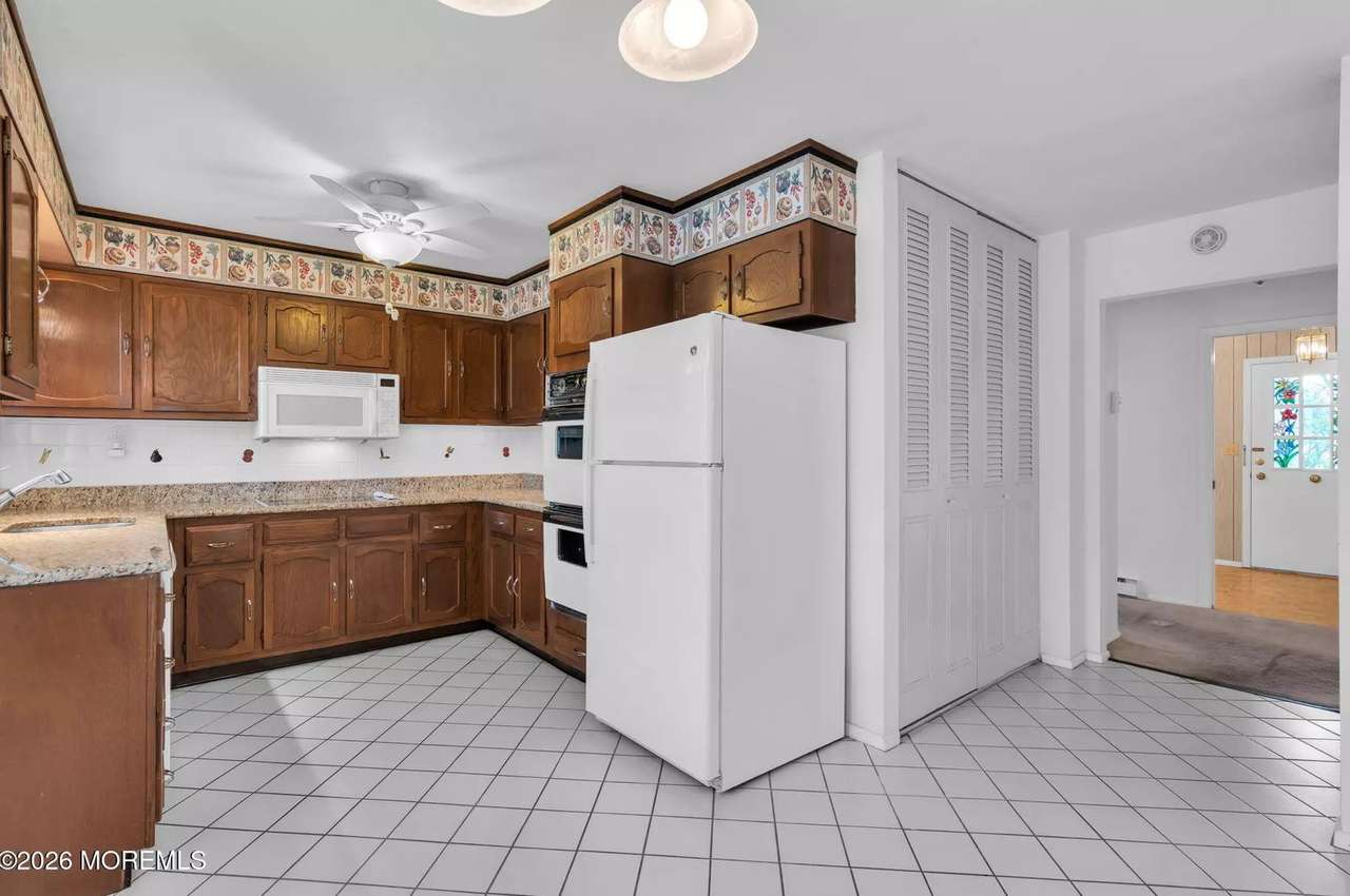 35B Gramercy Ln, photo 20
