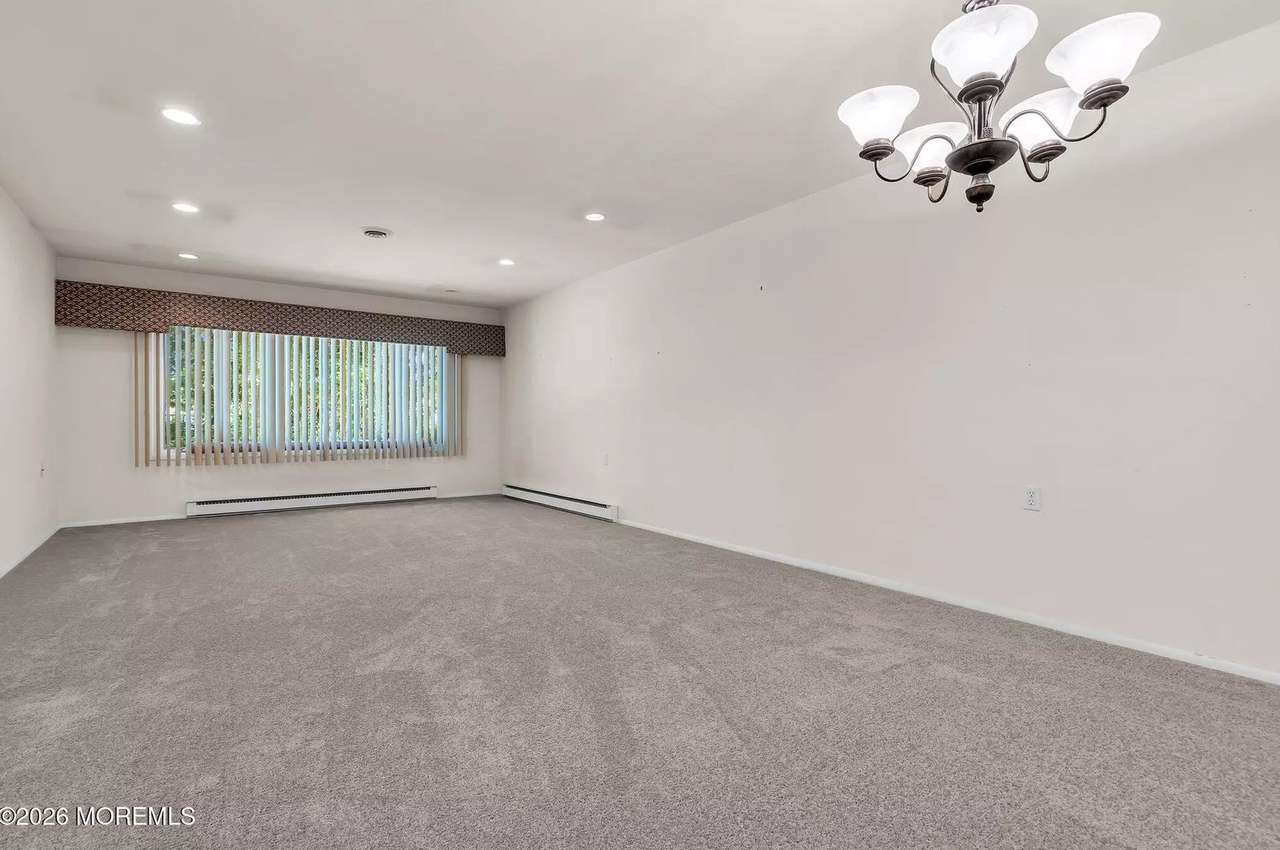 35B Gramercy Ln, photo 33