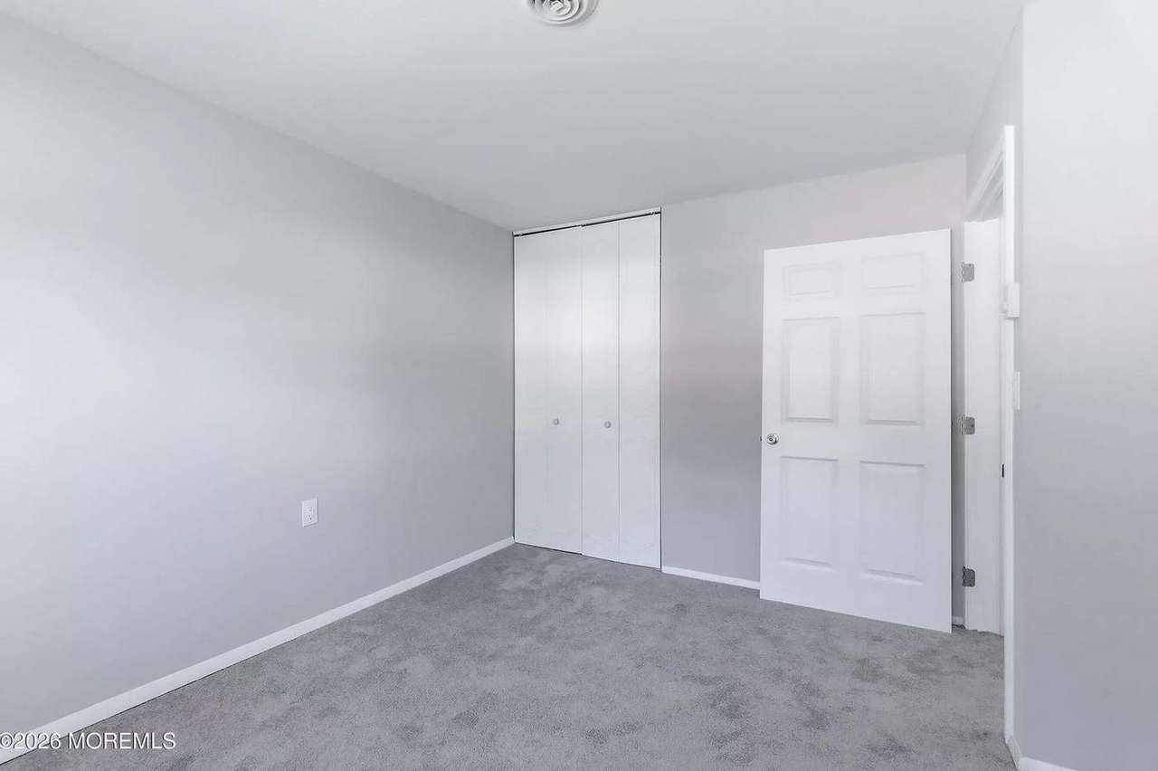 44 Buckingham Dr #B, photo 22