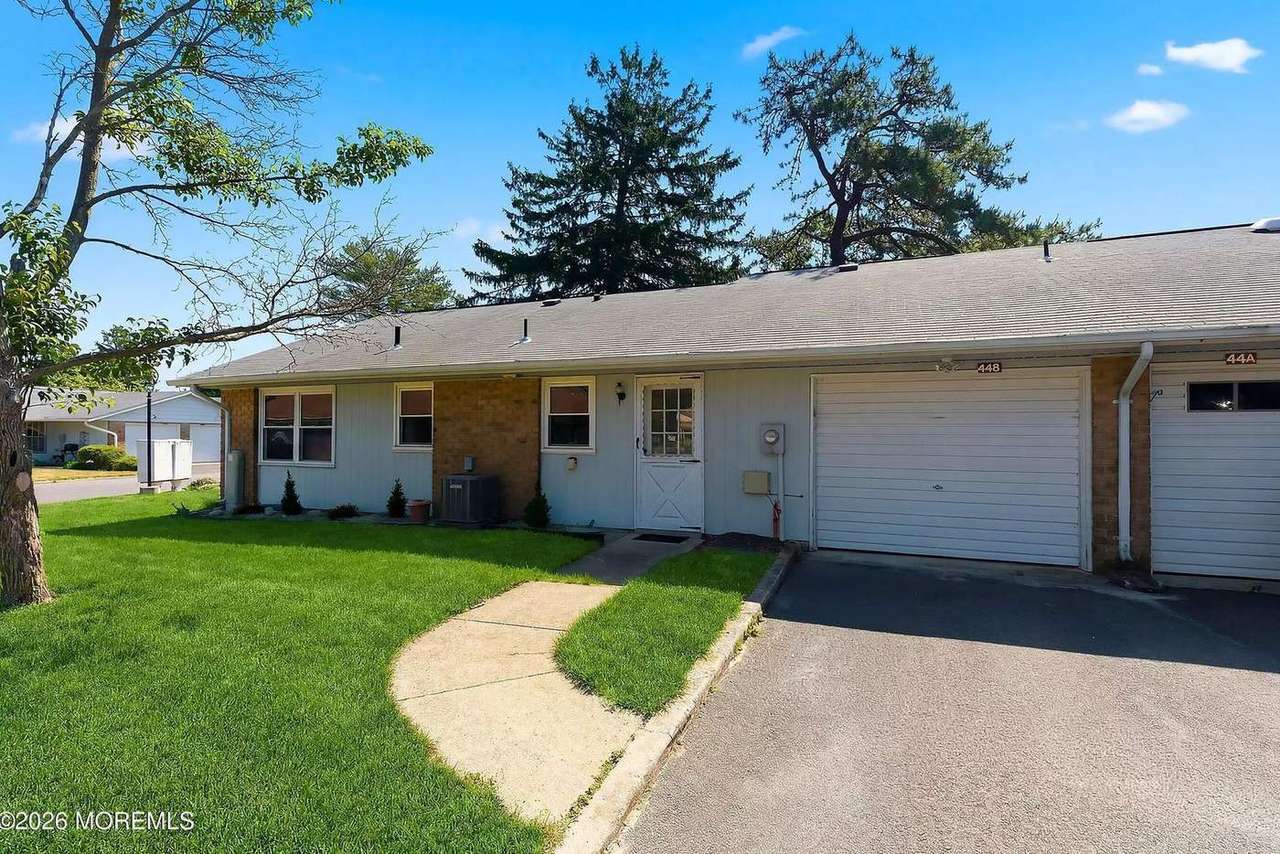 44 Buckingham Dr #B, photo 28