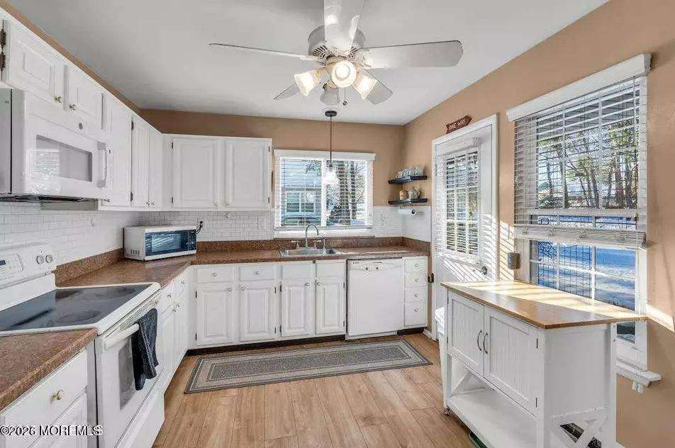 766B Liverpool Cir, photo 4