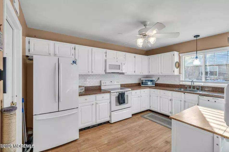 766B Liverpool Cir, photo 5