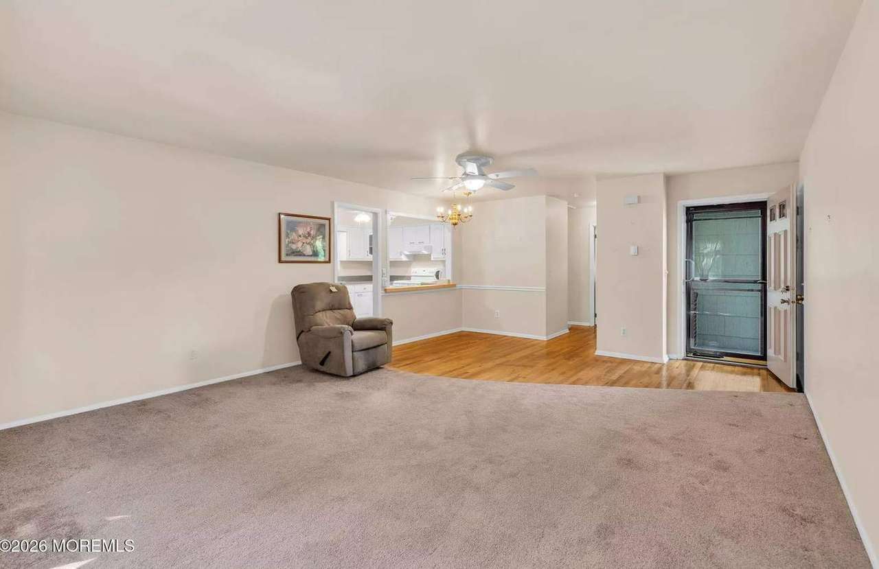 6 Woodbury Ct, photo 9