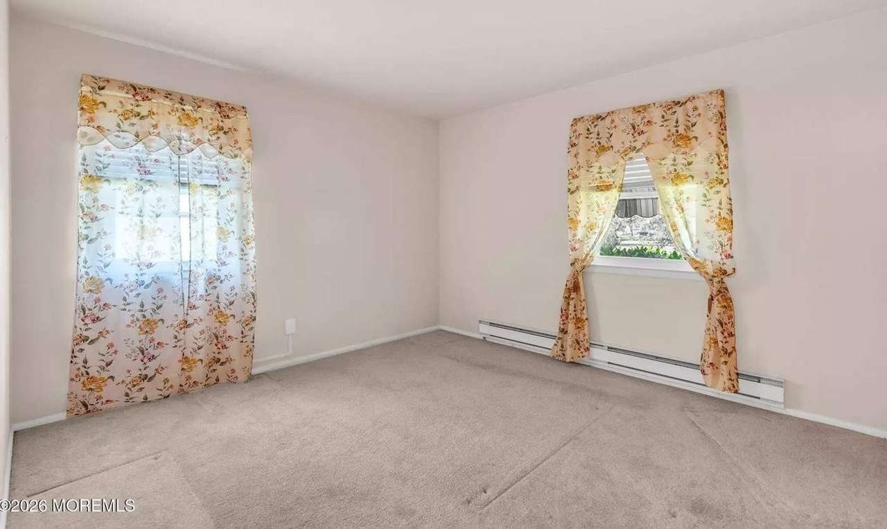 6 Woodbury Ct, photo 18