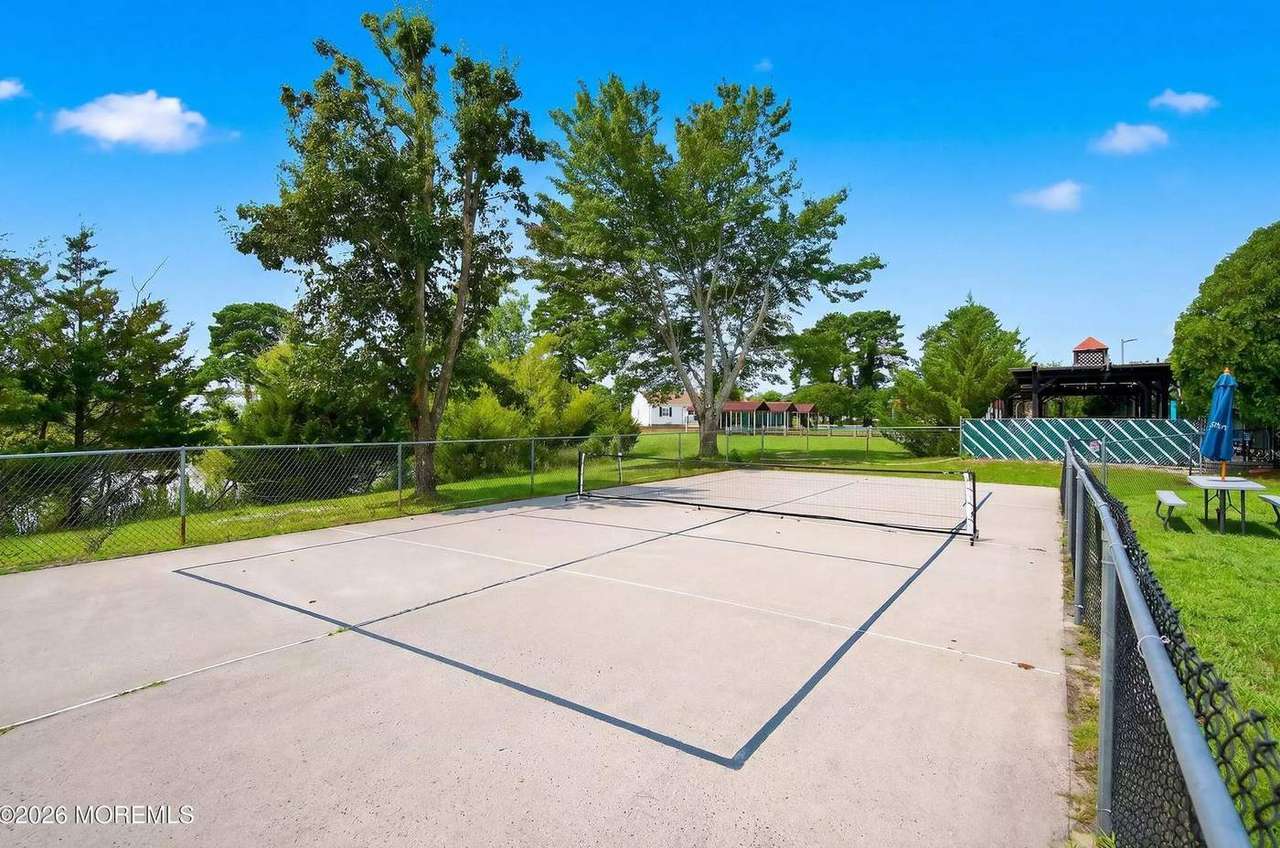 162 Castleton Dr, photo 30