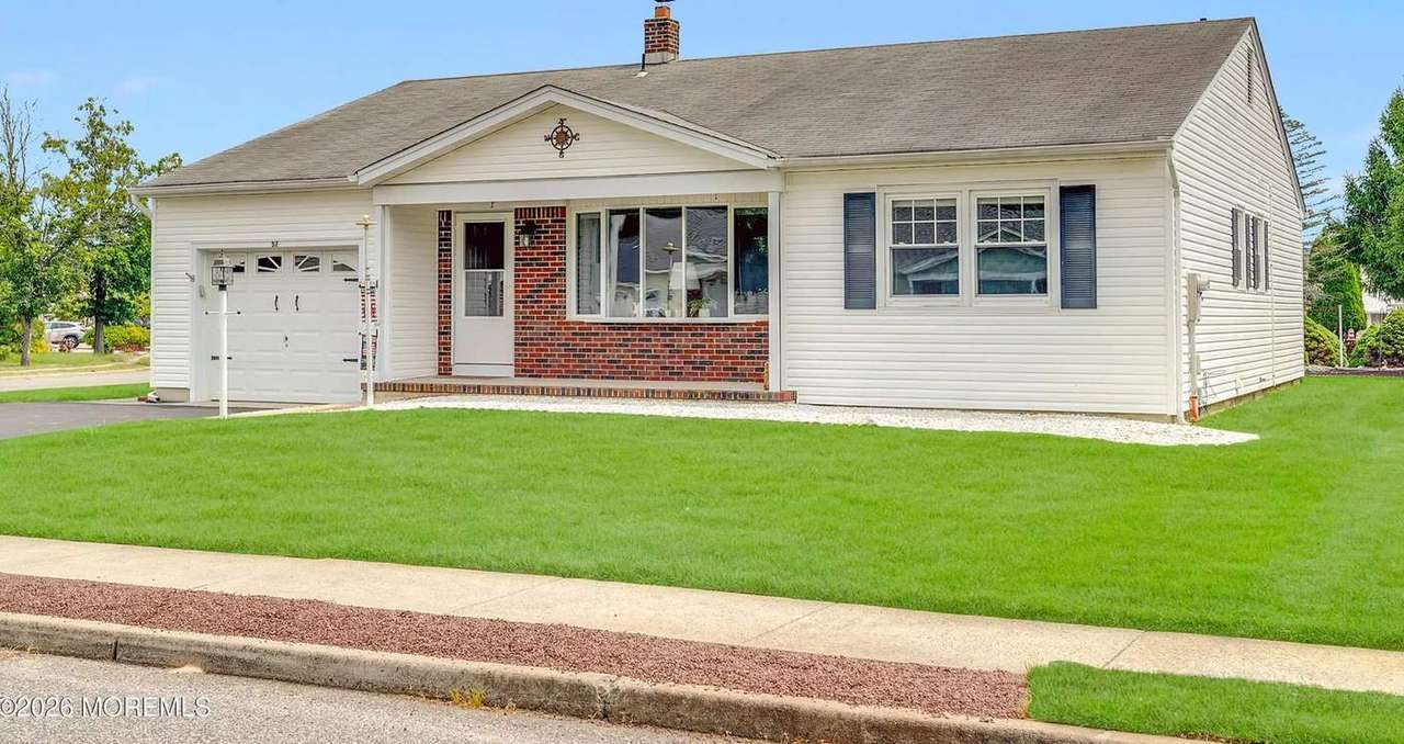 57 Westport Dr, photo 3