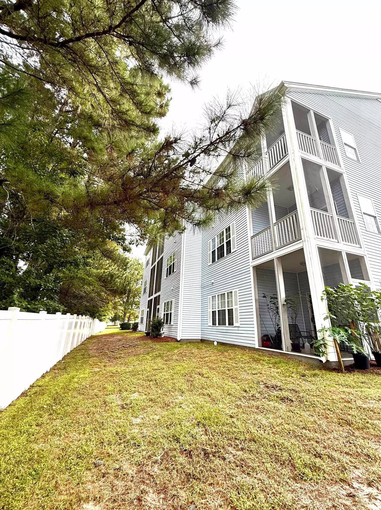 111 Fountain Pointe Ln #201, photo 3