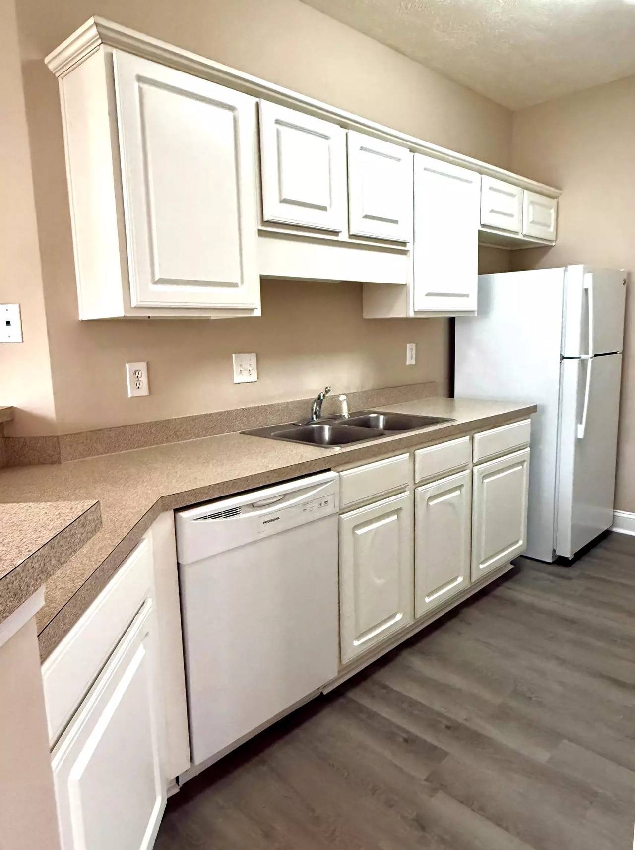 111 Fountain Pointe Ln #201, photo 15