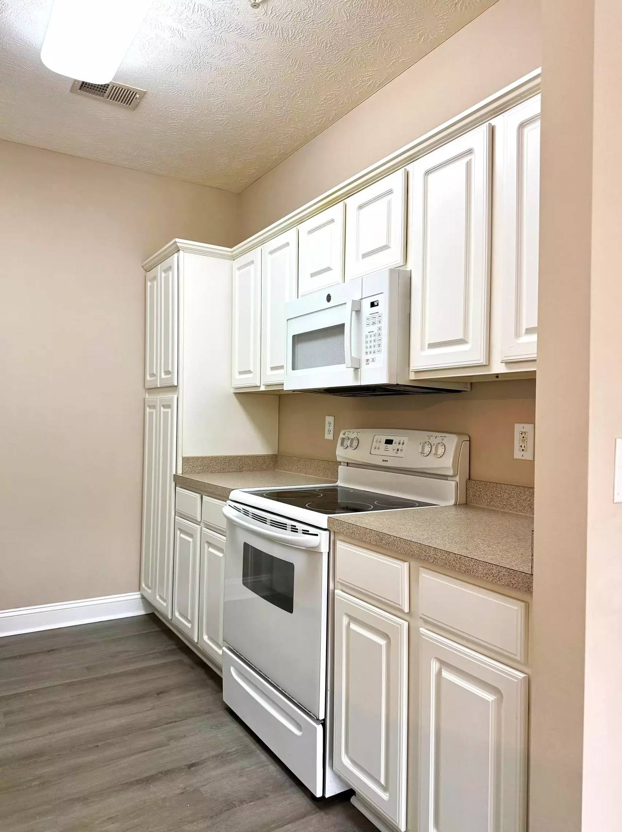 111 Fountain Pointe Ln #201, photo 16