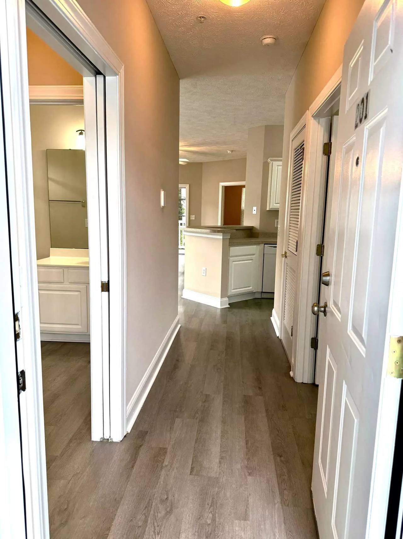 111 Fountain Pointe Ln #201, photo 27