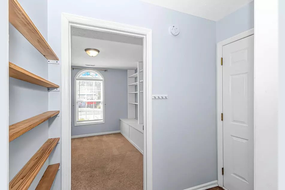 1012 Cadbury Ct, photo 7