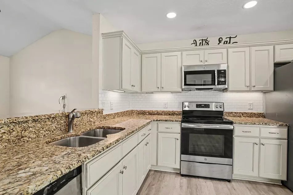 201 Holden Dr, photo 8