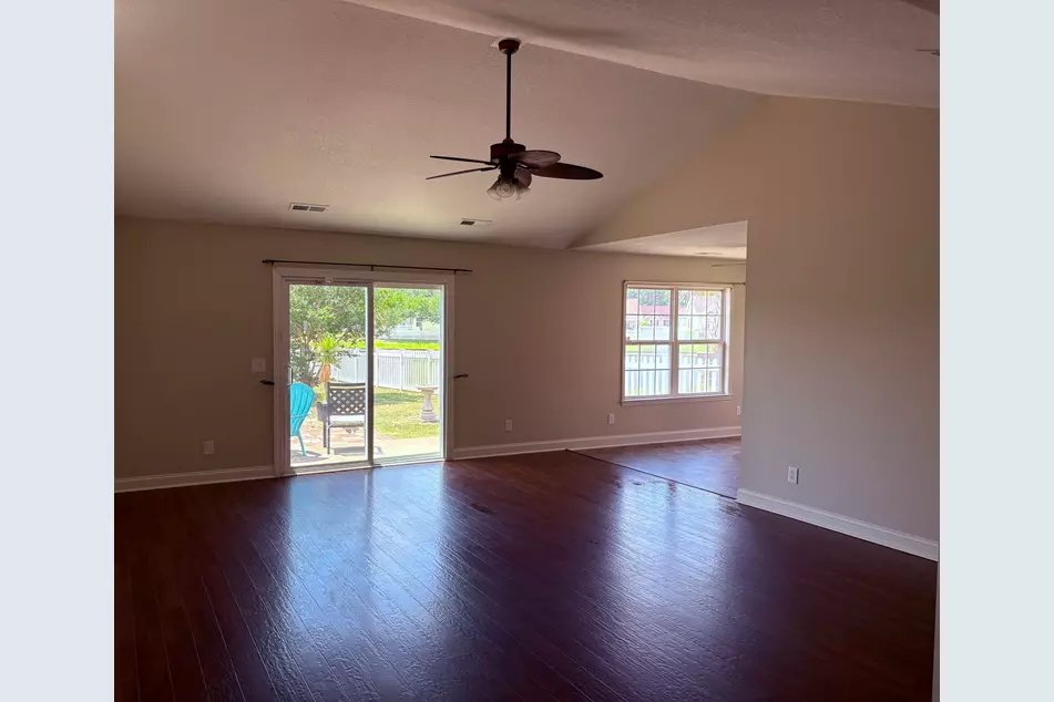 208 Hickory Springs Ct, photo 2