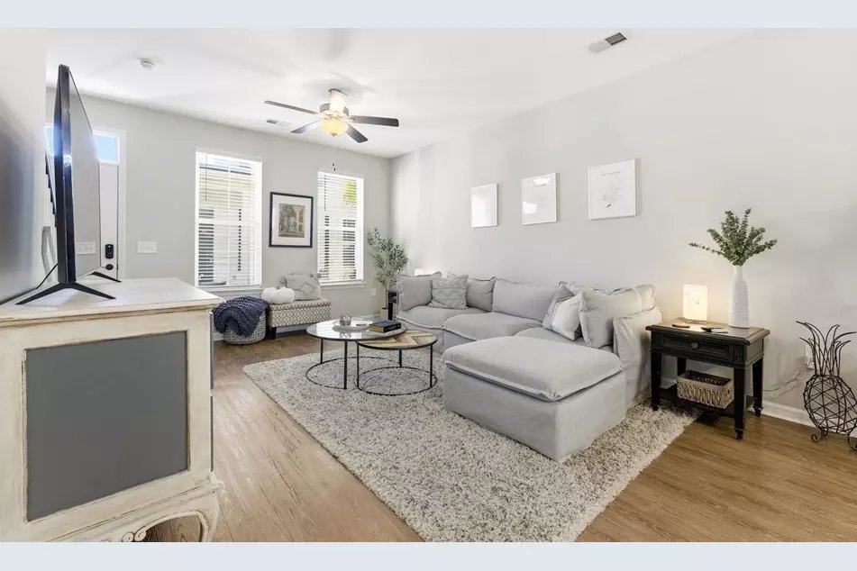 3557 Bristol Ln, photo 3